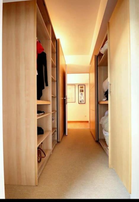 Down Town Spacious Duplex With Private Parking & Game Room Брюссель Экстерьер фото